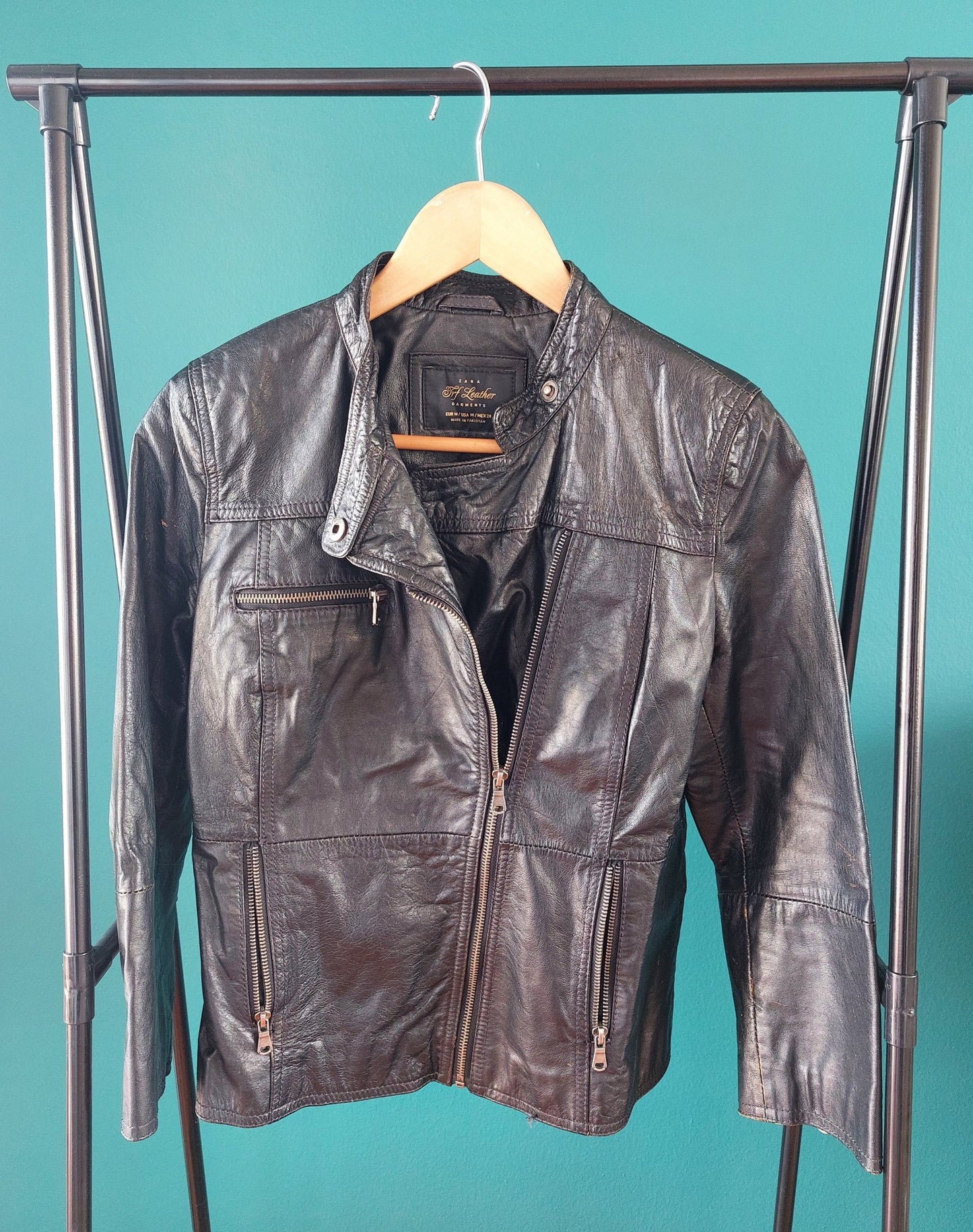 Cuero cierre al costado