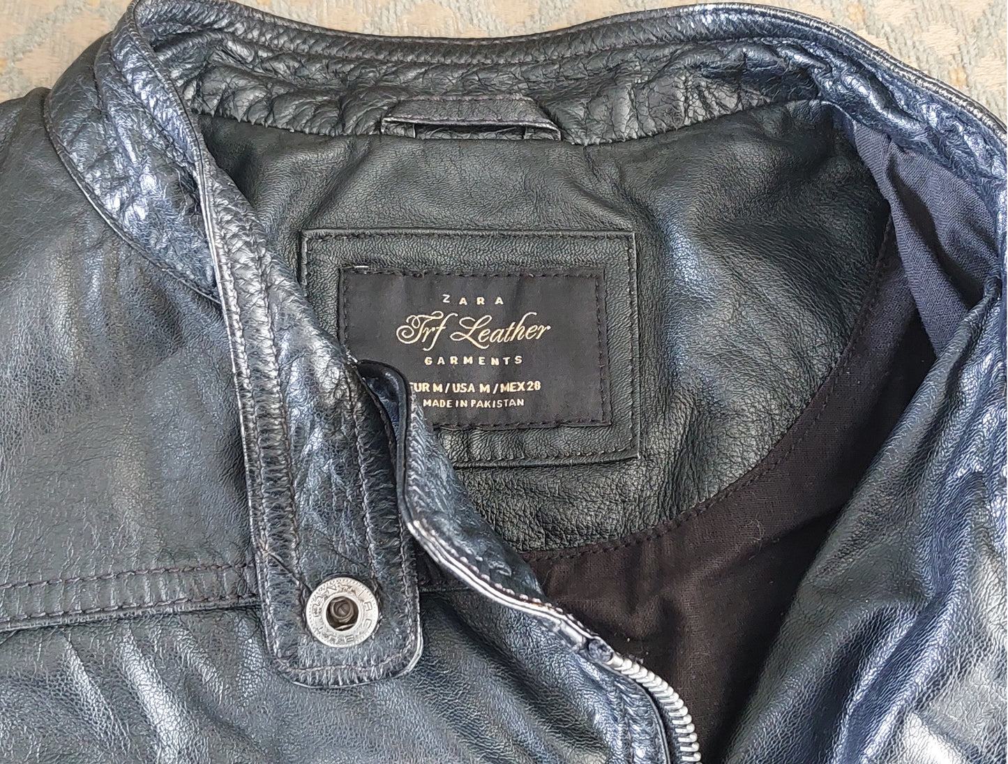 Cuero cierre al costado