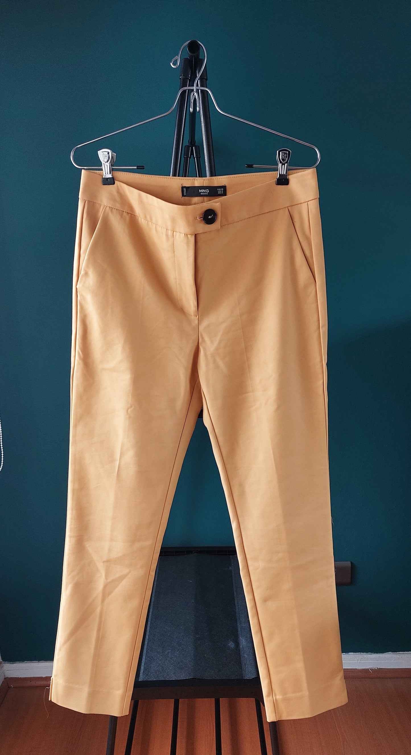 Pantalón amarillo de vestir