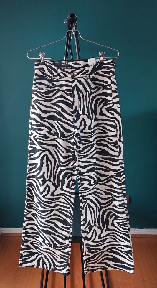 Pantalón negro y blanco