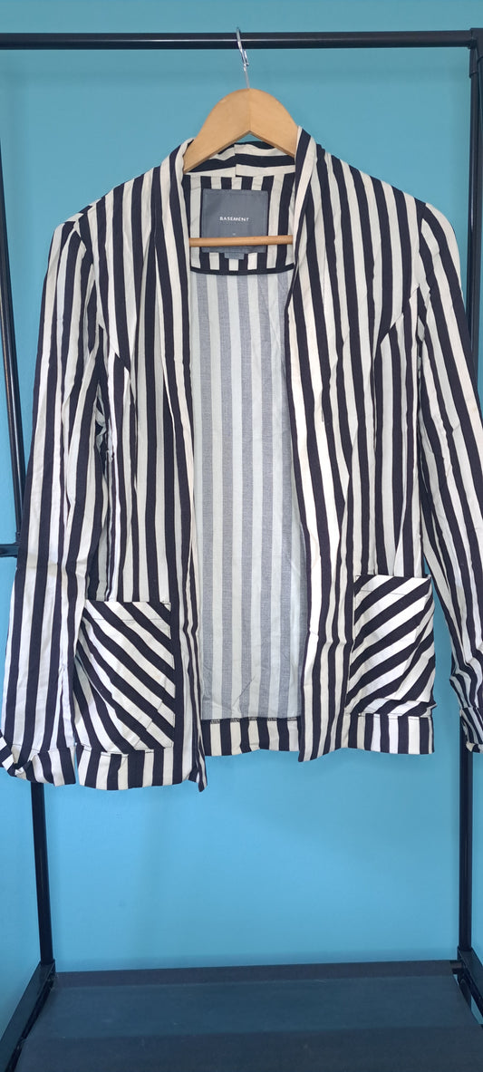 A rayas negro y blanco